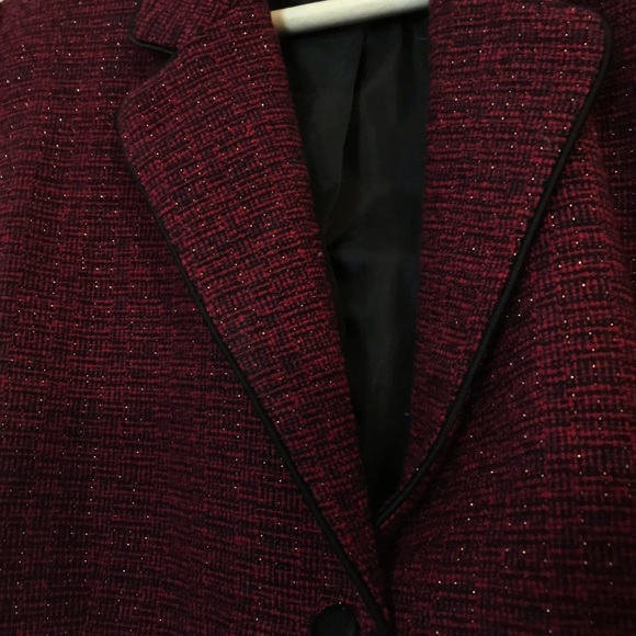 Fresh from Laurie’s closet - Picture 3 of 4